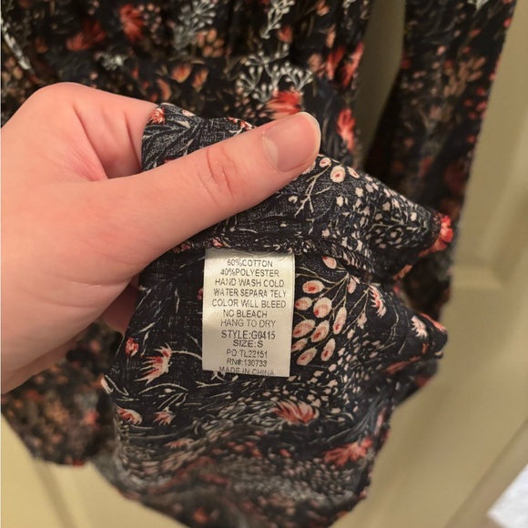 Umgee Floral Blouse with Bell Sleeves Small - Boho, Cottagecore, feminine - Picture 9 of 9